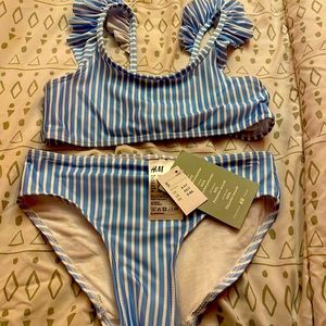 H&M New Swim suite for a girl - size 6-7 blue & White. Pretty! 💙